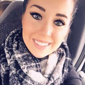 Meet your Posher, Kendra